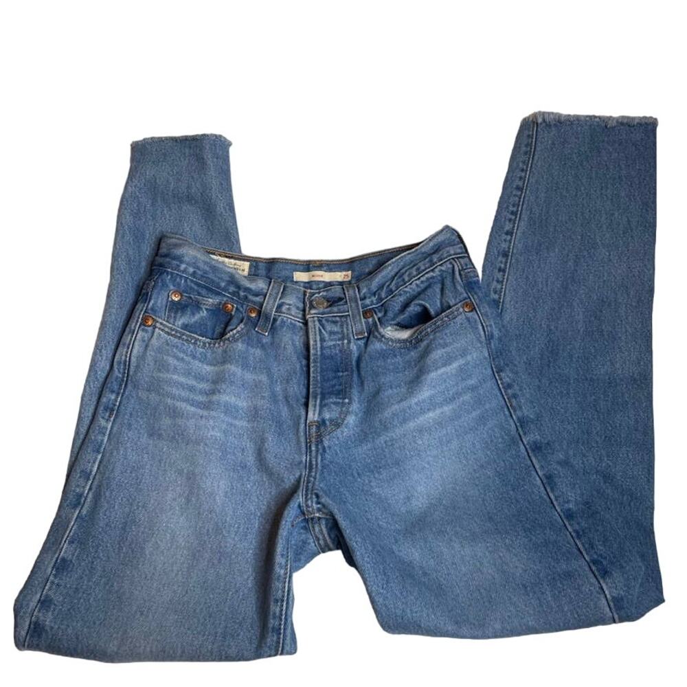 LEVIS‎ Wedgie Light Wash Jeans Button Fly 25 Raw Hem Straight Leg